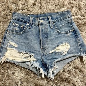 🐋Levi’s 501 Ripped Denim Shorts🐋
